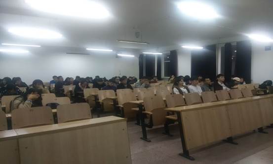 说明: F:\学校网站\入学后\2016年活动整理\2016.10.13 我院学生生活经验交流会 带照片\1861471301.jpg